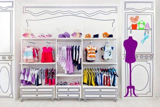 Mettersi in proprio: un negozio di abiti usati per bambini