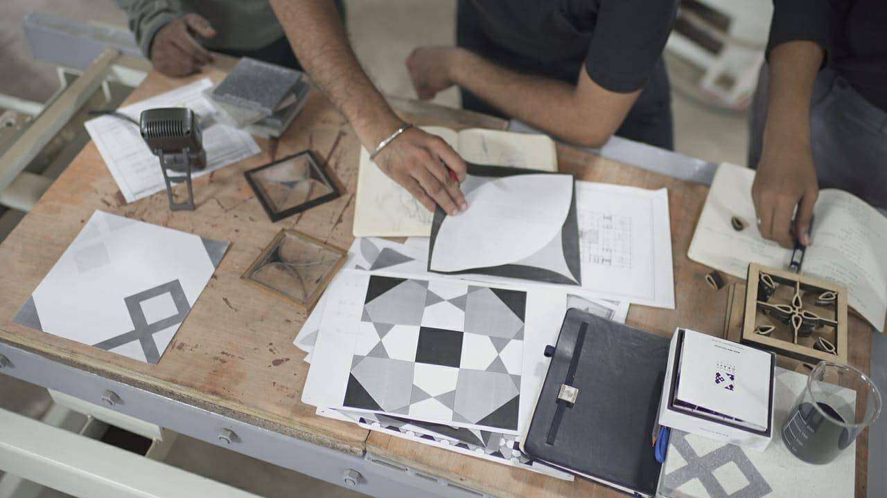 Carbon Craft Design, la startup indiana che sfrutta l’inquinamento (e lo combatte) Carbon Craft Design, la startup indiana che sfrutta l’inquinamento (e lo combatte)