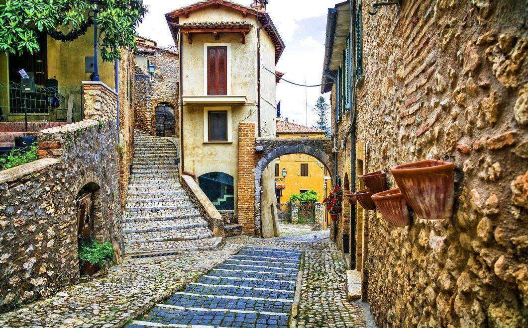 Si riparte dai borghi: ripresa economica, turismo sostenibile e posti di lavoro Si riparte dai borghi: ripresa economica, turismo sostenibile e posti di lavoro