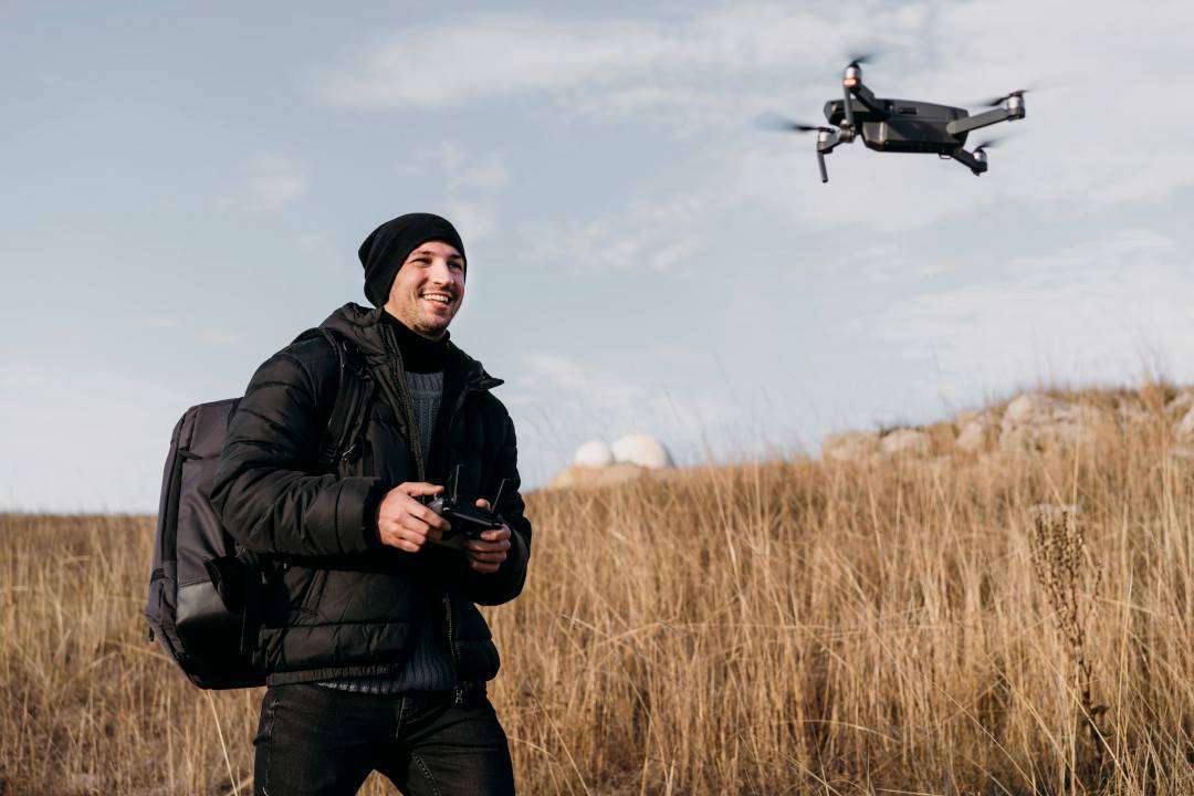 Difly, la startup che va a caccia di bombe coi droni Difly, la startup che va a caccia di bombe coi droni