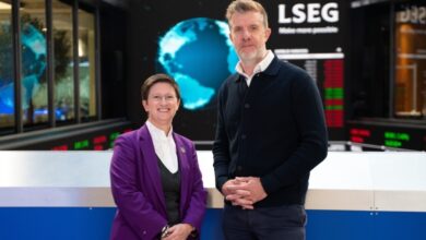 Il Co-CEO di Crowdcube, Matt Cooper, con Julia Hoggett, CEO del London Stock Exchange