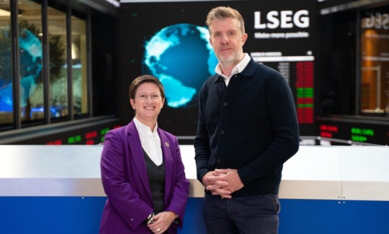 Il Co-CEO di Crowdcube, Matt Cooper, con Julia Hoggett, CEO del London Stock Exchange