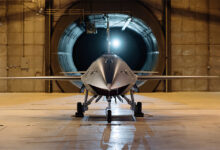 Fury è un velivolo aereo autonomo ad alte prestazioni e multi‑missione, pensato per operare in modo collaborativo negli scenari di combattimento più complessi.