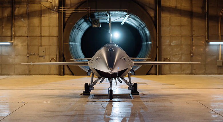 Fury è un velivolo aereo autonomo ad alte prestazioni e multi‑missione, pensato per operare in modo collaborativo negli scenari di combattimento più complessi.