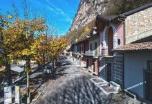 Mendrisio è il secondo polo economico del Canton Ticino e ospita un tessuto economico diversificato che comprende industria, farmaceutica, moda, meccanica ed elettronica, servizi finanziari e di consulenza, ICT, commercio e turismo.